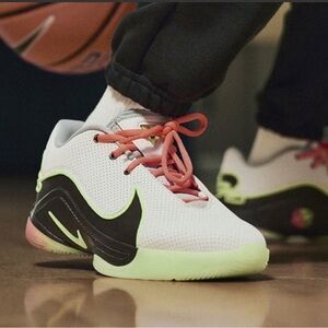 ✔️New✔️ NIKE LeBron XXII 22 Moonlight Translucent Outsole